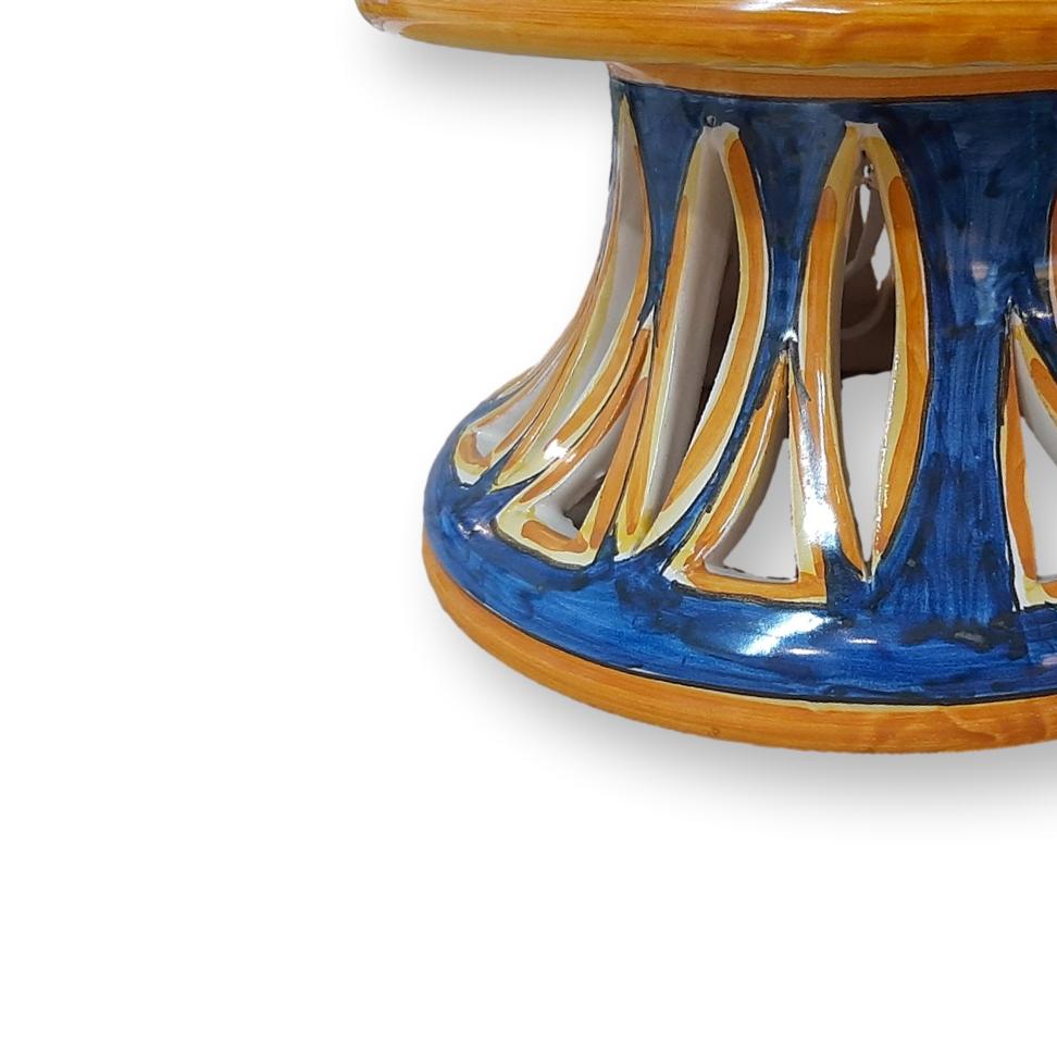 Lampada in ceramica dipinta a mano traforata - Blu con giallo